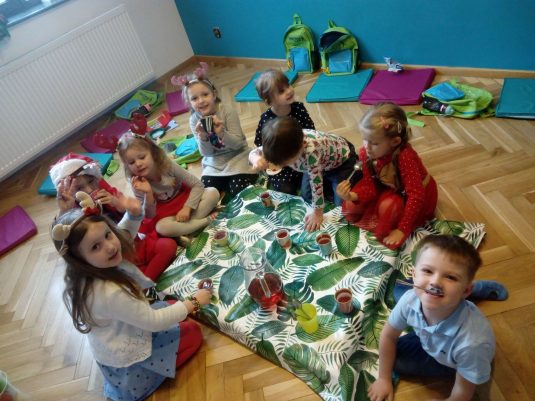 Dzieci uczą się angielskiego metoda Helen Doron