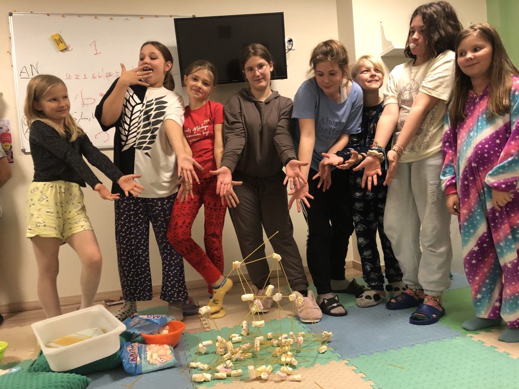 Sleepover Party - nocowanie w szkole Helen Doron 2 Sleepover Party 2022 112 - Helen Doron English