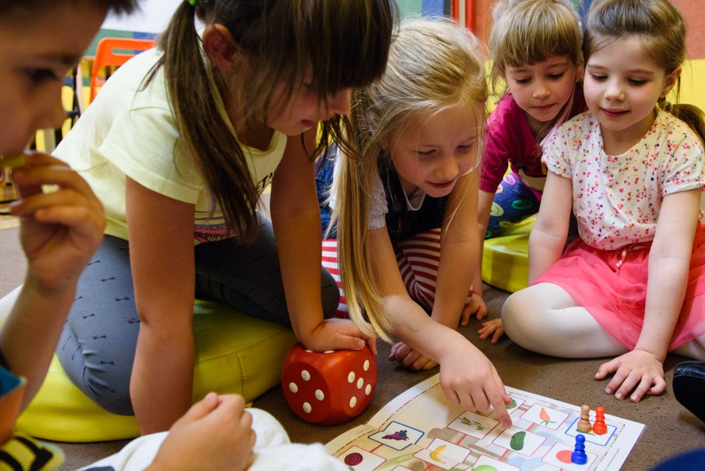 Zajęcia dla dzieci w Tychach 2 Zajęcia dla dzieci Tychy. Język angielski w to dużo gier i zabaw ruchowych.