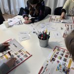 Praca z książką to ważny ale nie najważniejszy element zajęć w naszej szkole. Książki sa specjalnie przygotowywane o dostosowane do kursów językowych - wszystko autorstwa Helen Doron.