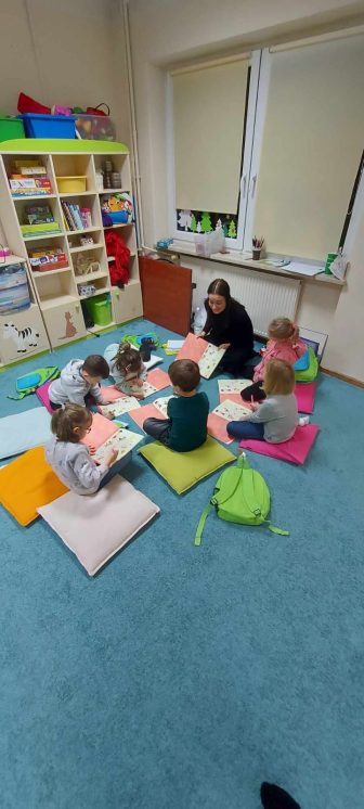 Przyjaźń, współpraca a przy okazji nauka języka angielskiego w naszym centrum językowym.