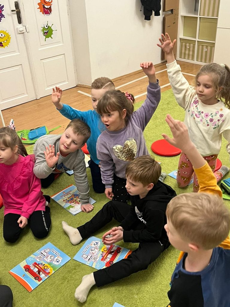 Korepetycje angielskiego czy szkoła językowa? Zajęcia Helen Doron Libertów Angielski dla dzieci i młodzieży