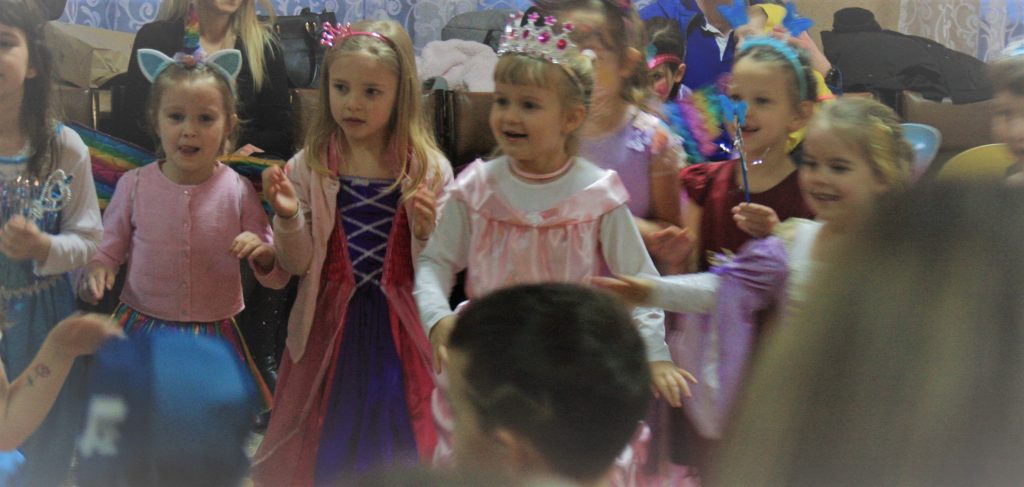 Zajęcia dodatkowe dla dzieci w Alwerni – rozwój i zabawa 6 Zajęcia dodatkowe dla dzieci Alwernia Helen Doron