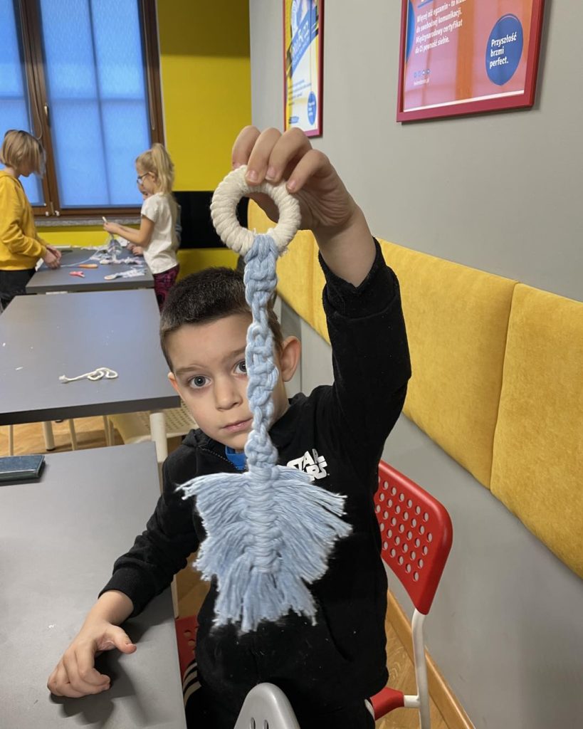 Zajęcia dodatkowe w Libiążu - więcej niż lekcje angielskiego 7 Zajęcia dodatkowe w Libiążu - warsztaty z makramy