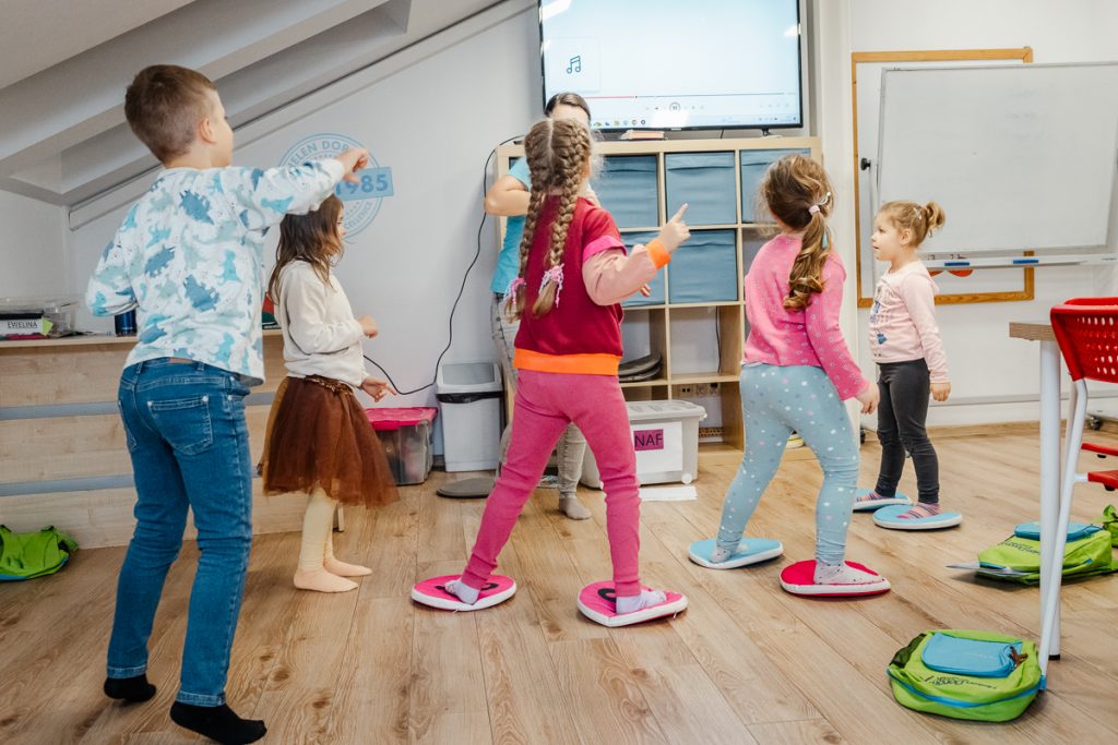 Dlaczego codzienne słuchanie nagrań działa? Realne efekty metody Helen Doron Brzesko – angielski w Brzesku dla dzieci. 2 DSC0977 Edytuj - Helen Doron English