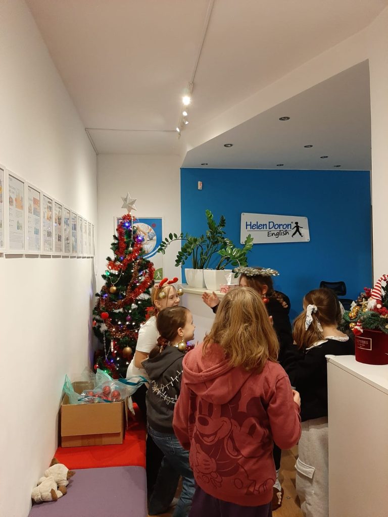 Tak wyglądała tegoroczna świąteczna nocowanka w naszej szkole Helen Doron ✨🧑🎄 12 WhatsApp Image 2024 12 16 at 14.20.44 - Helen Doron English
