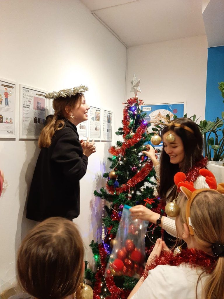 Tak wyglądała tegoroczna świąteczna nocowanka w naszej szkole Helen Doron ✨🧑🎄 11 WhatsApp Image 2024 12 16 at 14.20.45 - Helen Doron English