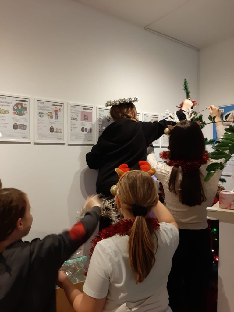 Tak wyglądała tegoroczna świąteczna nocowanka w naszej szkole Helen Doron ✨🧑🎄 10 WhatsApp Image 2024 12 16 at 14.20.47 - Helen Doron English
