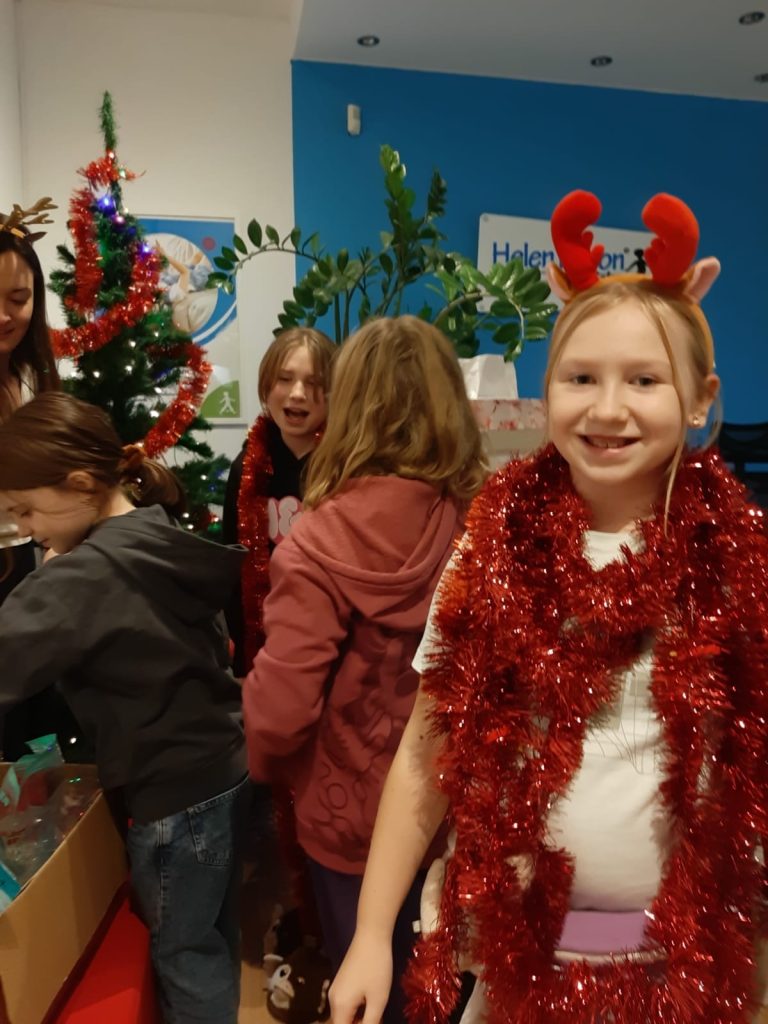Tak wyglądała tegoroczna świąteczna nocowanka w naszej szkole Helen Doron ✨🧑🎄 6 WhatsApp Image 2024 12 16 at 14.20.54 1 - Helen Doron English