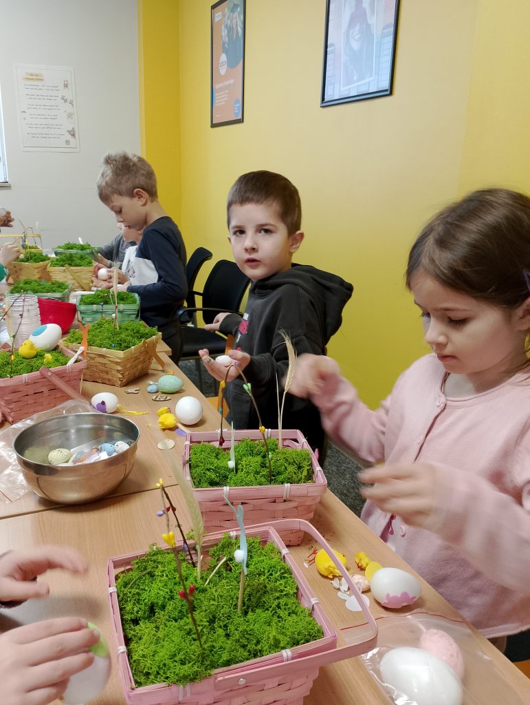 🐣 Relacja z warsztatów wielkanocnych 2026 🐣 27 IMG 20250405 104809 - Helen Doron English