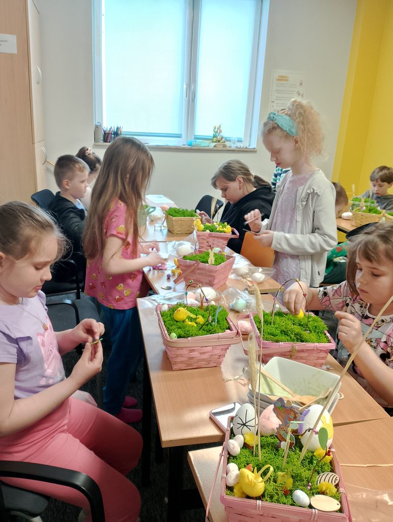 🐣 Relacja z warsztatów wielkanocnych 2026 🐣 29 IMG 20250405 104817 - Helen Doron English