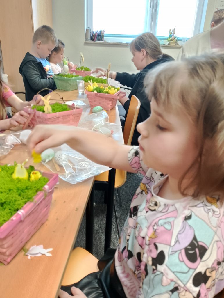 🐣 Relacja z warsztatów wielkanocnych 2026 🐣 32 IMG 20250405 104832 - Helen Doron English