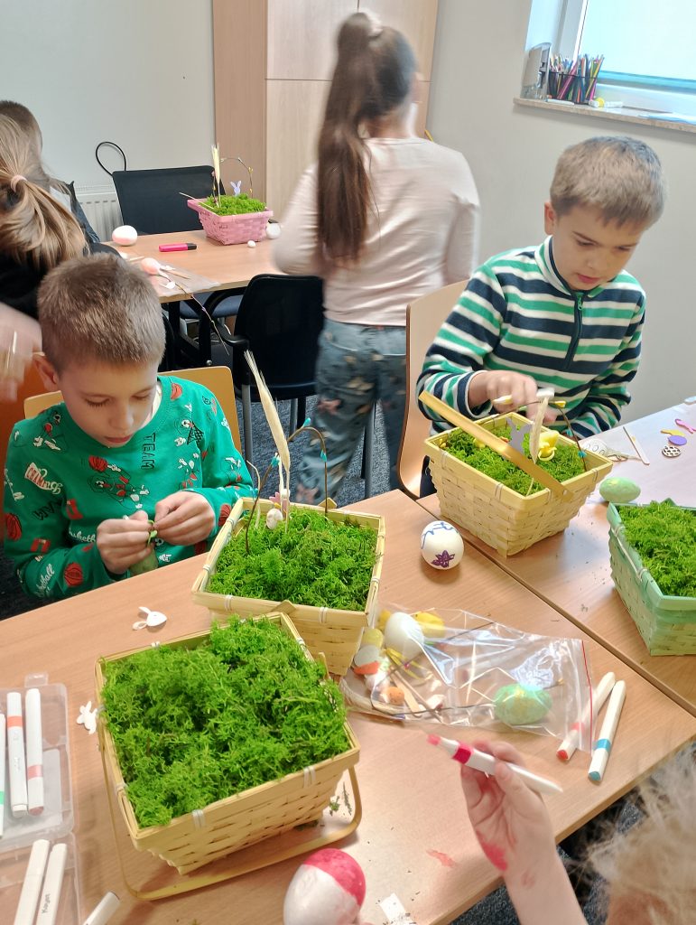 🐣 Relacja z warsztatów wielkanocnych 2026 🐣 35 IMG 20250405 104905 - Helen Doron English