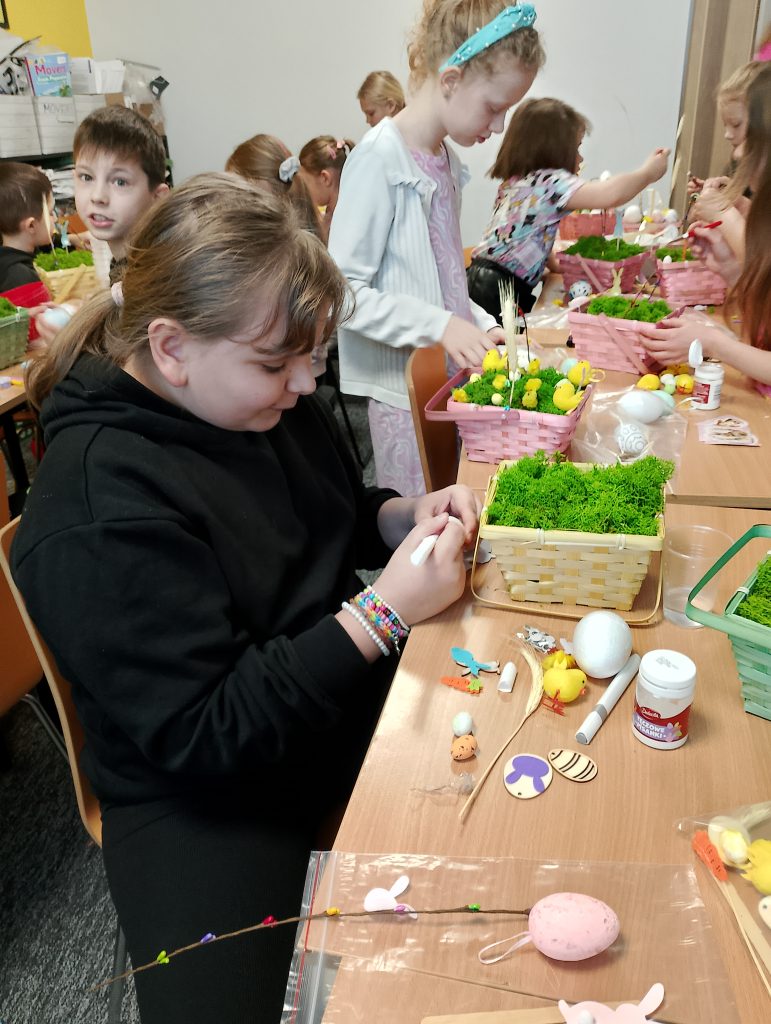 🐣 Relacja z warsztatów wielkanocnych 2026 🐣 41 IMG 20250405 104938 - Helen Doron English