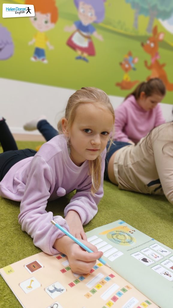 Dlaczego warto zapisać dziecko na kurs angielskiego w Bilczy? 2 lekcje angielskiego Bilcza