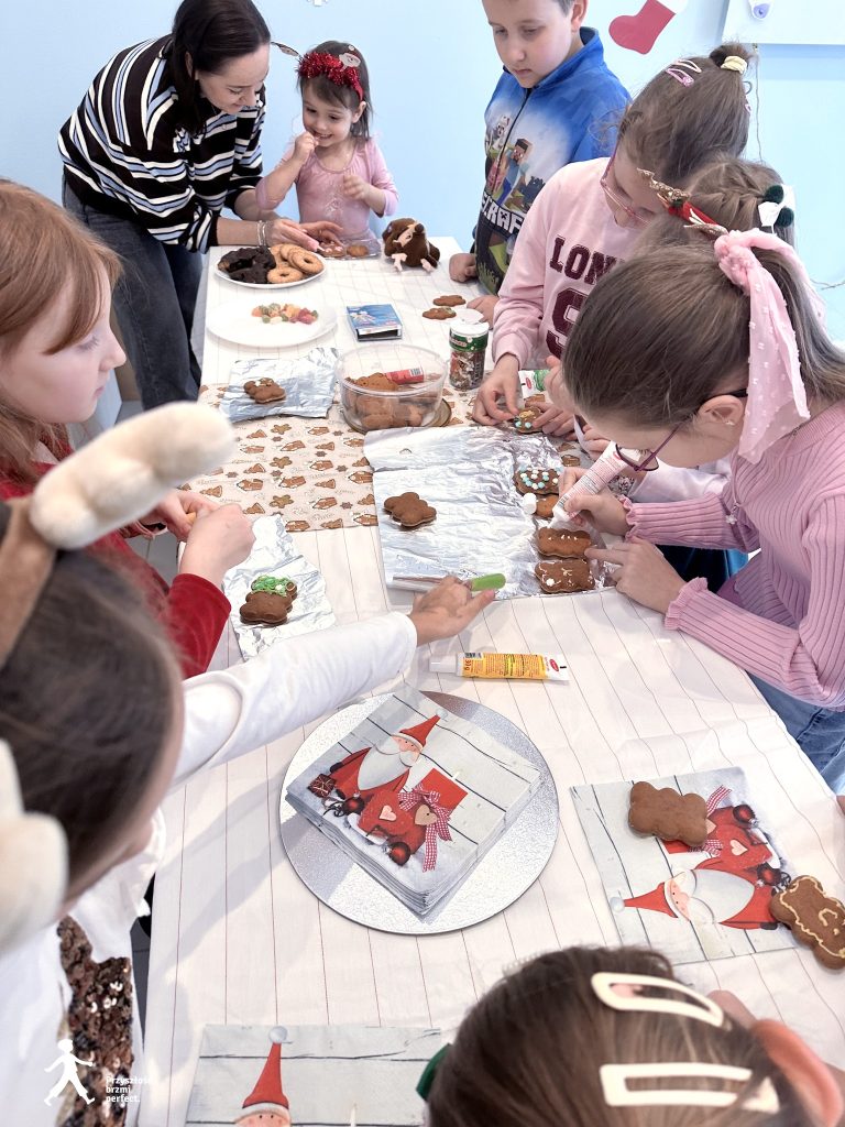 CHRISTMAS FUN 8 596602027 1478107320982698 8974177079935262462 n - Helen Doron English