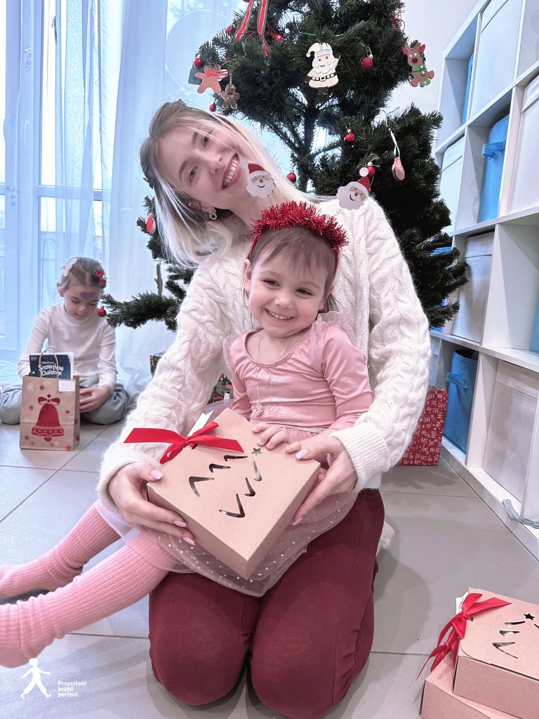CHRISTMAS FUN 11 596819974 1478114974315266 3675845162436440525 n - Helen Doron English