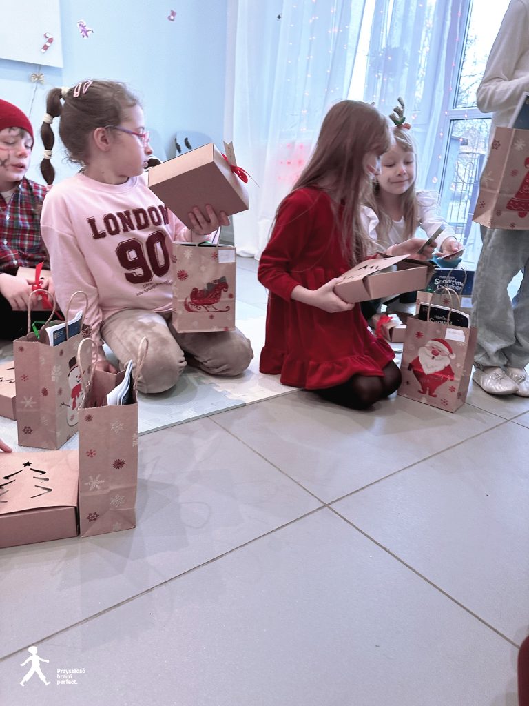 CHRISTMAS FUN 20 597434021 1478116617648435 4125455325322921364 n - Helen Doron English