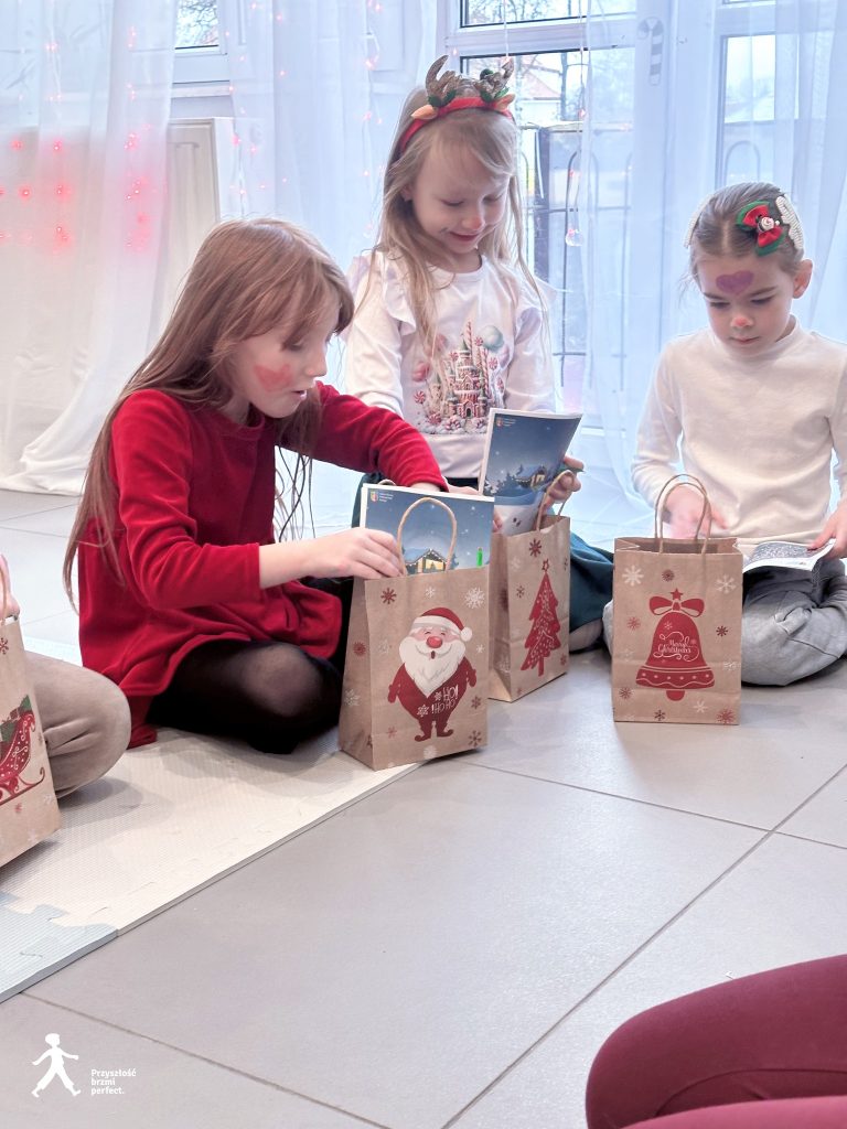 CHRISTMAS FUN 24 597552652 1478113640982066 889586581063757952 n - Helen Doron English