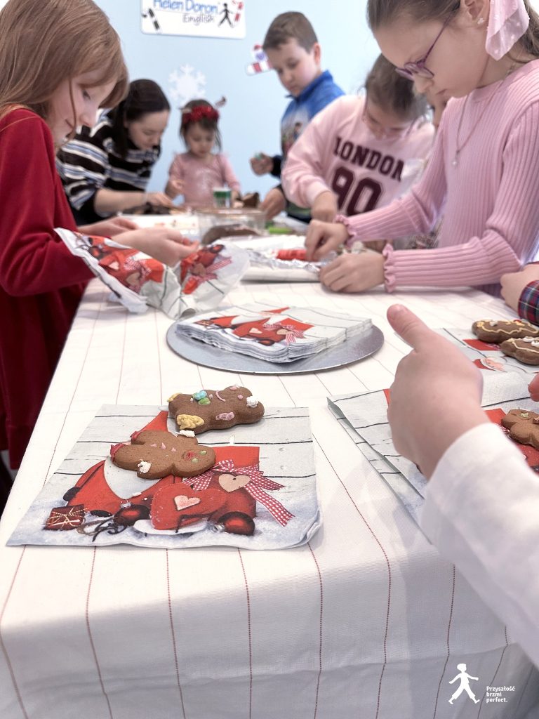 CHRISTMAS FUN 26 597613280 1478107250982705 3204735861431114668 n - Helen Doron English