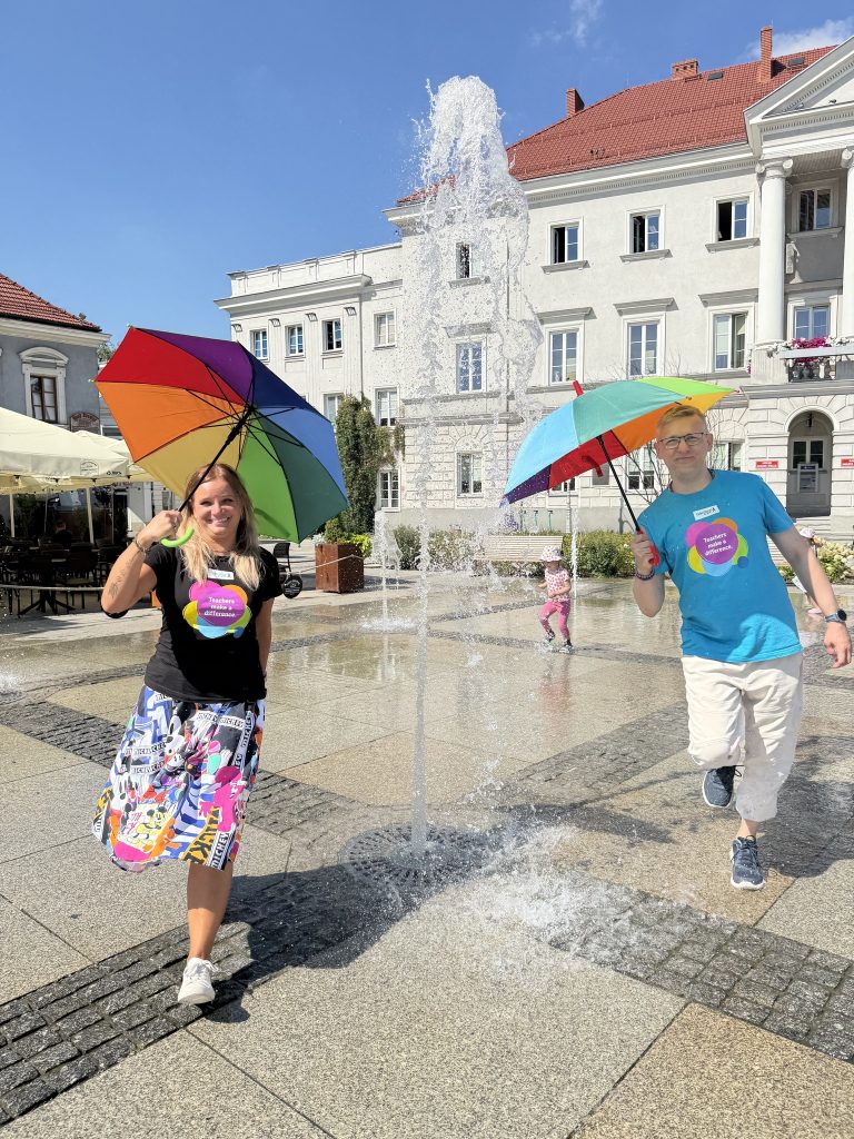 Gdzie zapisać dziecko na kurs angielskiego w Kielcach? 1 foto teachers - Helen Doron English