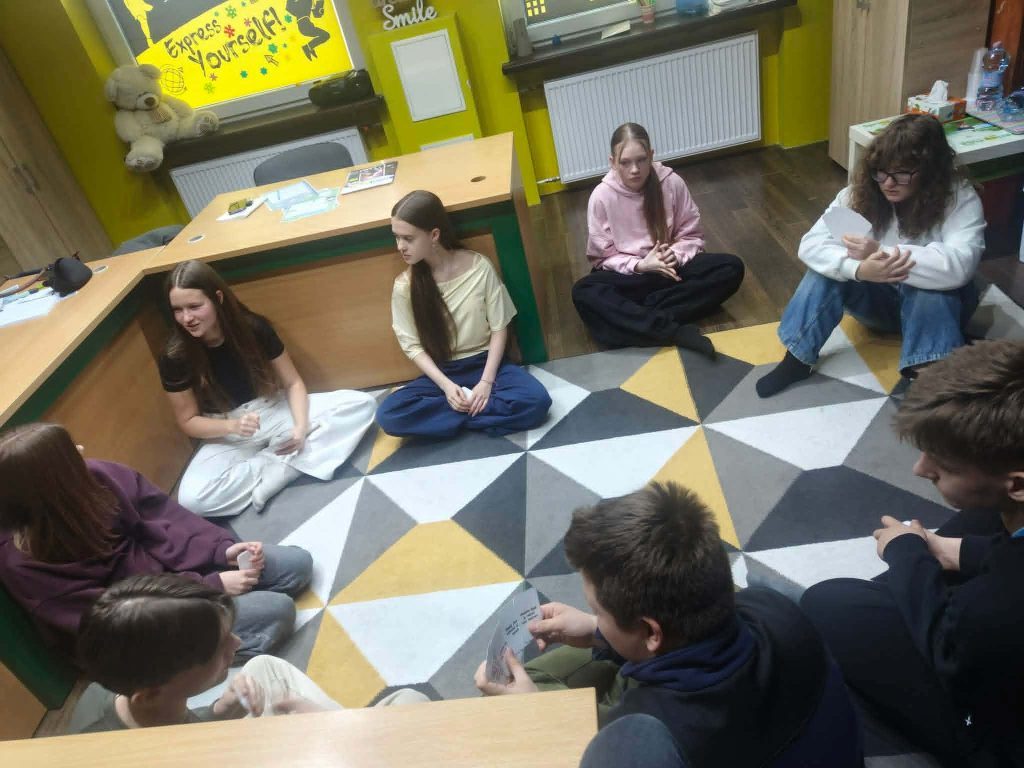 ## Angielski, który rozumie Twój świat – Odkryj kursy Teen English w Helen Doron 28 5wlA KKH 1 - Helen Doron English